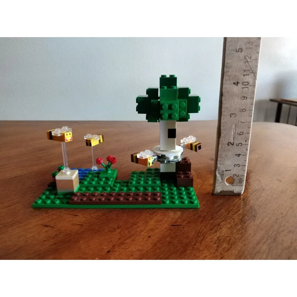 LEGO 21241 Minecraft The Bee Cottage : Tree Area with Bees ONLY
